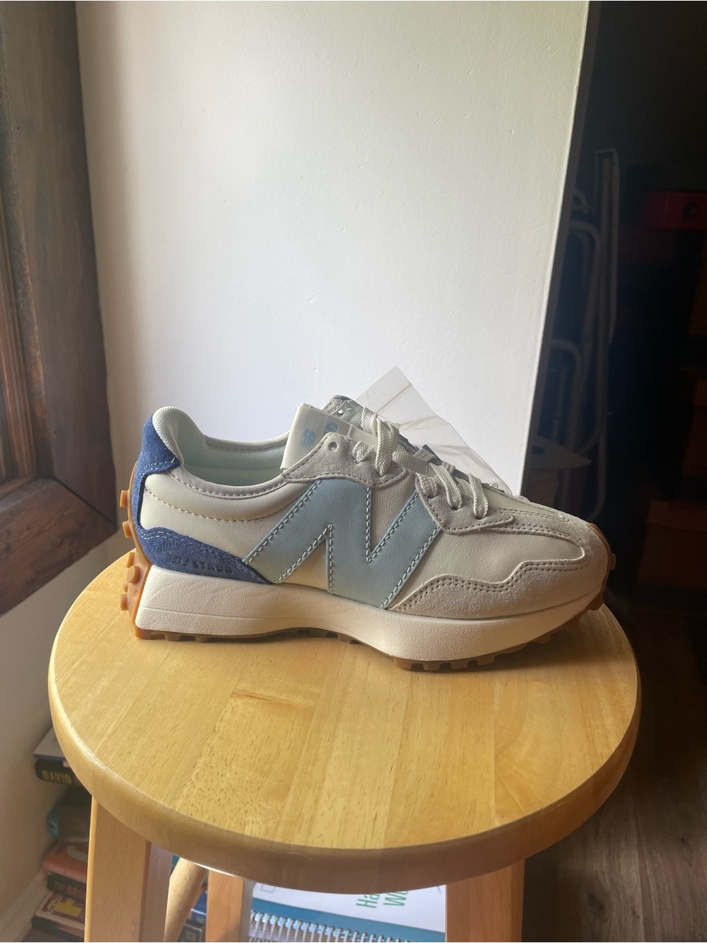 New Balance STAUD 327 size men’s 5.5 women’s 7 MS327SZ